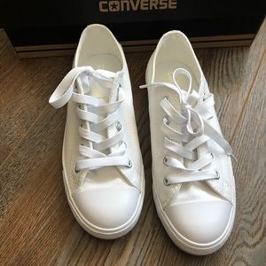 White shimmer converse